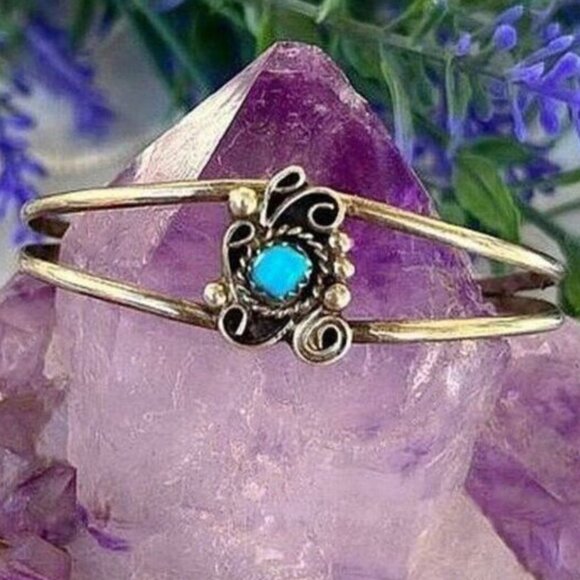 Dainty Vintage Native Turquoise & Sterling Cuff - Picture 1 of 8